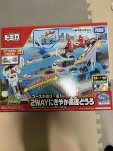 ¡El curso TAKARA TOMY Tomica se está expandiendo! Autopista de acción de 2 vías Tomica World - Imagen 1 de 15