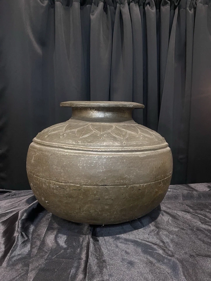 Antigua olla de agua india de 200 años Foto 1 de 1