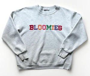 Sudadera De Colección Años 80 90 Bloomingdale’s S/M Bloomies Cuello Redondo Logo Bordado - Imagen 1 de 12