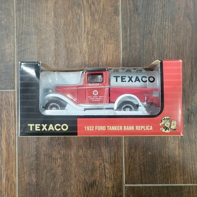 Juguete réplica Ford Tanker Bank 1934. Nuevo en caja. Vintage. #26045. Nuevo en caja Foto 1 de 4