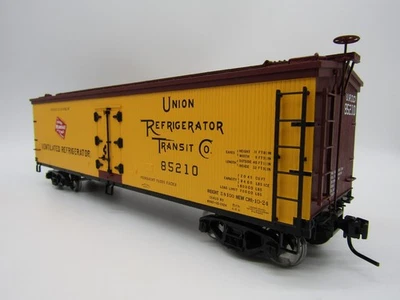 Atlas O 40' Wood Reefer - Milwaukee 85210 2-Rail - Image 1 of 2