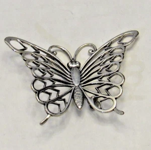 Vintage Silver Tone Filigree Butterfly Lacy Shiny Brooch Pin Old Money Retro - Picture 1 of 3