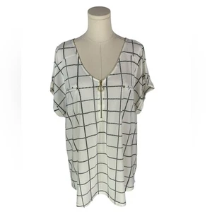 Flower & Feather White & Black Patterned Blouse with Gold Accents (Size 1XL) - Picture 1 of 3
