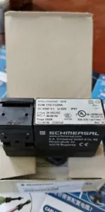 Neu Original SCHMERSAL Sicherheitsschalterschloss AZM 170-11ZRK - Bild 1 von 1