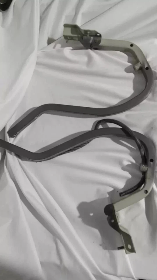 2002 - 2005 起亚里约后备箱盖铰链 2 件套已测试并正常工作 原始设备制造商 — 第 1/4 张图片