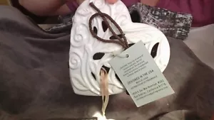 NWT GC Home Decor Magnolia Blossom Scented Ceramic Heart 4.45" High x 4.5" Wide - Picture 1 of 6