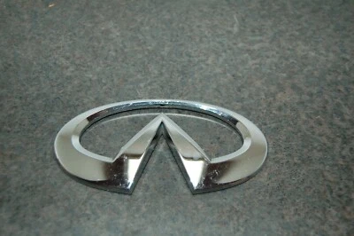 LOGO EMBLEMA TRASERO USADO GENUINO INFINITI EX35 EX37 QX50 2008-2017 90891-1BA0A Foto 1 de 4
