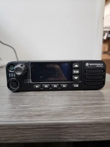 NOWY! Motorola MotoTRBO XPR5550e UHF 450-512 MHz 40 Watt 1000 kanałów - Zdjęcie 1 z 5