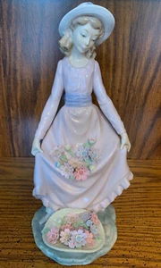 Neu Lladro #5027 "Blumen im Korb" im Kleid Mädchen mit Hut Figur selten 10"  - Bild 1 von 9