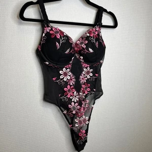 Victoria's Secret Body 34D bestickt Dessous Teddy romantisch schwarz pink - Bild 1 von 10