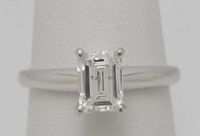14k White Gold Emerald Cut Diamond Solitaire Ring - Image 1 of 4