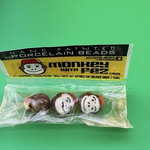 3 cuentas de porcelana pintadas a mano Mono con Fez de 1/2" de Accoutrements for Fashion - Imagen 1 de 4
