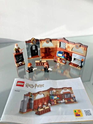 LEGO 76442 Harry Potter château de Poudlard Classe de sortilège NEUF inédit - Photo 1/4