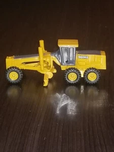 Ertl Deere 3367 WY00 Road Grader Construction - Picture 1 of 6