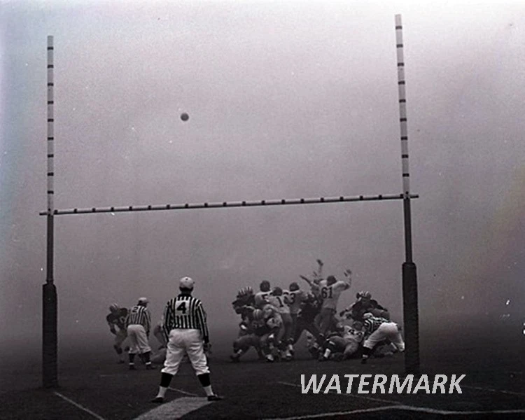 CFL 1962 50th Grey Cup Fog Bowl Juego Acción Blanco y Negro 8 X 10 Foto Imagen Foto 1 de 1