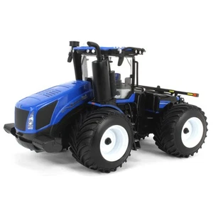 ERTL 1/32 New Holland T9.700 Tractor with LSW Tires Prestige Collection 13943 - Picture 1 of 7