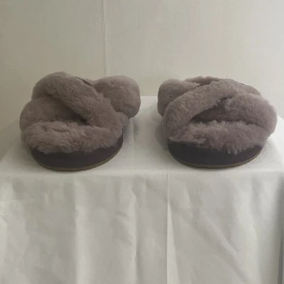 Zapatilla estilo felpa Abela punta abierta UGG para mujer  Foto 1 de 4