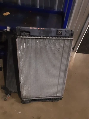 Radiator VIN G 8th Digit Fits 08-12 ESCAPE 1581879 Foto 1 de 4