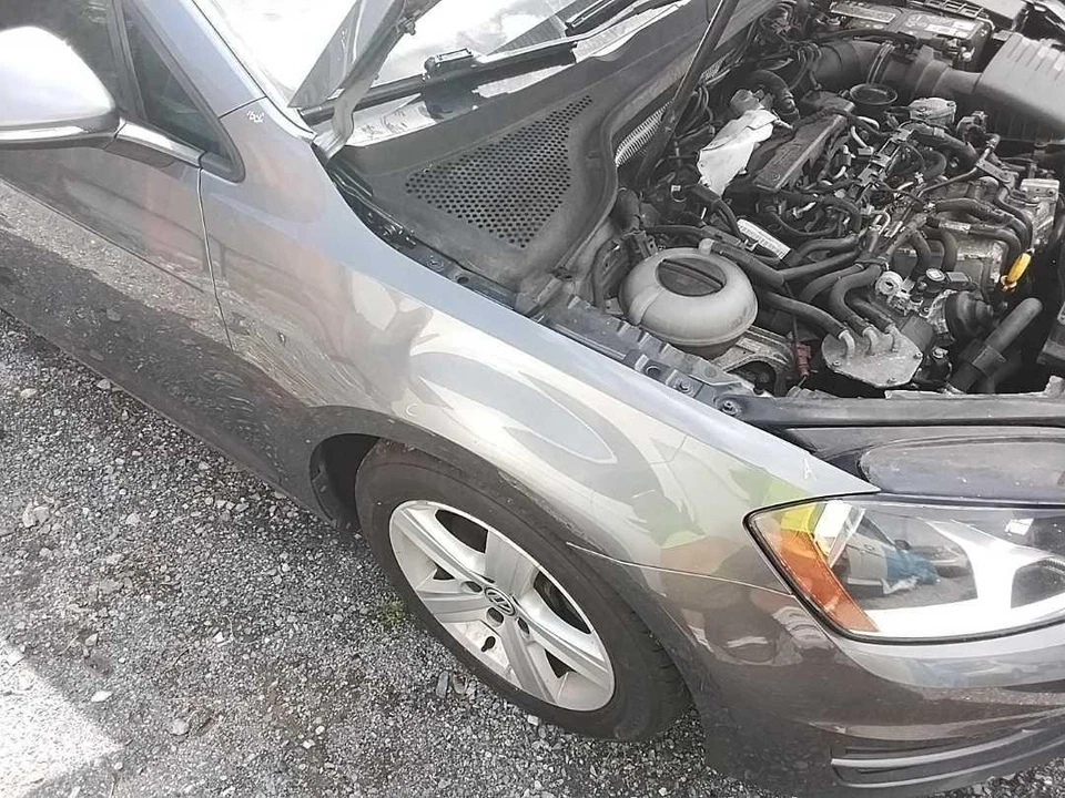 Used Front Right Fender fits: 2015 Volkswagen Golf Htbk R. Front Right Grade A - Imagem 1 de 4