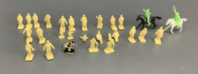 28X HO Scale Passengers/Travelers and Cowboy Figures, unpainted HO3255 - Image 1 of 4