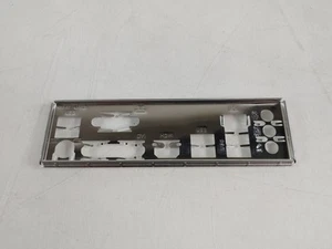 Gigabyte I/O Shield pour cartes mères GA-H87M-HD3 - Photo 1/6