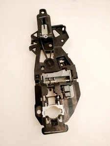 2020-2023 CADILLAC XT6 FRT RH SIDE EXTERIOR DOOR HANDLE BASE BRACKET - Picture 1 of 8