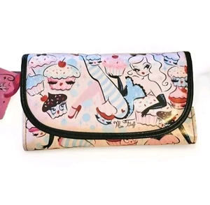 Miss Fluff Cupcake Wallet. - Picture 1 of 4