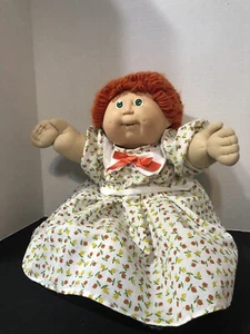 Cabbage Patch Puppe - rote Haare grüne Augen Zopf unten Zähne und Grübchen selten! - Bild 1 von 3
