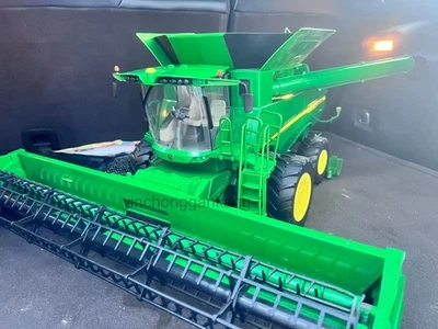 ERTL1/16 John Deere S670 oversized combine harvester model. - Image 1 of 4