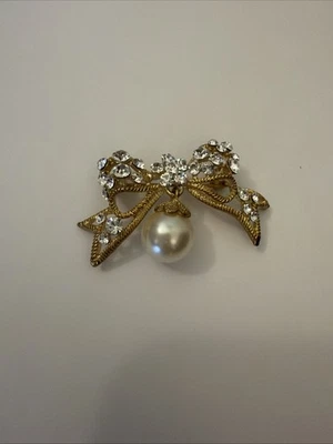 DAR Daughters of the American Revolution Bow Rhinestone & Faux Pearl Pin - NEW - Image 1 of 4