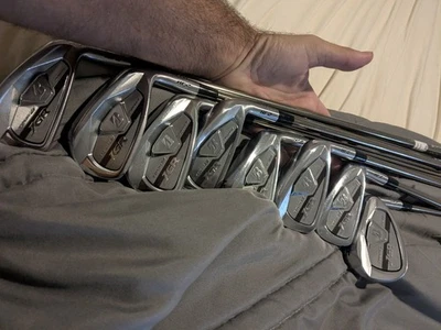 Good Right Bridgestone Tour B JGR HF2 iron set.4-AW.Graphite stiff - Image 1 of 4