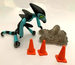 Ben 10 XLR8 Action Figure with Stand / cones Playmates Cartoon Network (K3) - Picture 1 of 3