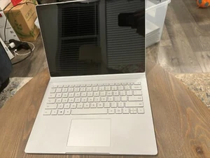 Microsoft Surface Book 2 13.5”. Core i7-8650 8GB RAM 256GB W/ Docking *No Touch* - Picture 1 of 5
