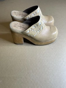 Candies Vintage Wooden Platform Clogs Tan Size 6 - Picture 1 of 12