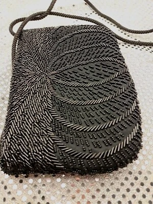 晚装包黑色串珠单肩包状况完好。   — 第 1/4 张图片