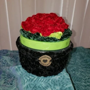 Handmade crocheted 16 oz container with flower lid. - Picture 1 of 7