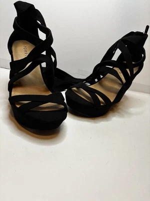 Sexy cuña al tobillo con tiras negras tórridas con cordones ancho 7 WW para niña talla grande Foto 1 de 4