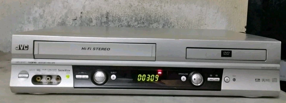 JVC HR-XV2E VIDEOREGISTRATORE VHS 6 TESTINE STEREO CON TELECOMANDO - Immagine 1 di 4