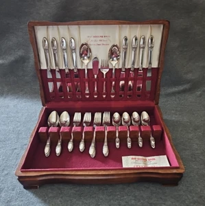 Vintage 1847 Rogers Bros First Love Silberteller Besteck in Box, 52-teilig, 8 Gedecke - Bild 1 von 9