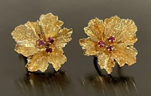 14K Solid Yellow Gold Rubies Detailed Textured Flower Screw Back Earrings 5.1g - Picture 1 of 5