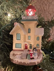 2004 Hallmark Andenken Ornament Leuchtturm Grüße #8 magisches blinkendes Licht  - Bild 1 von 9
