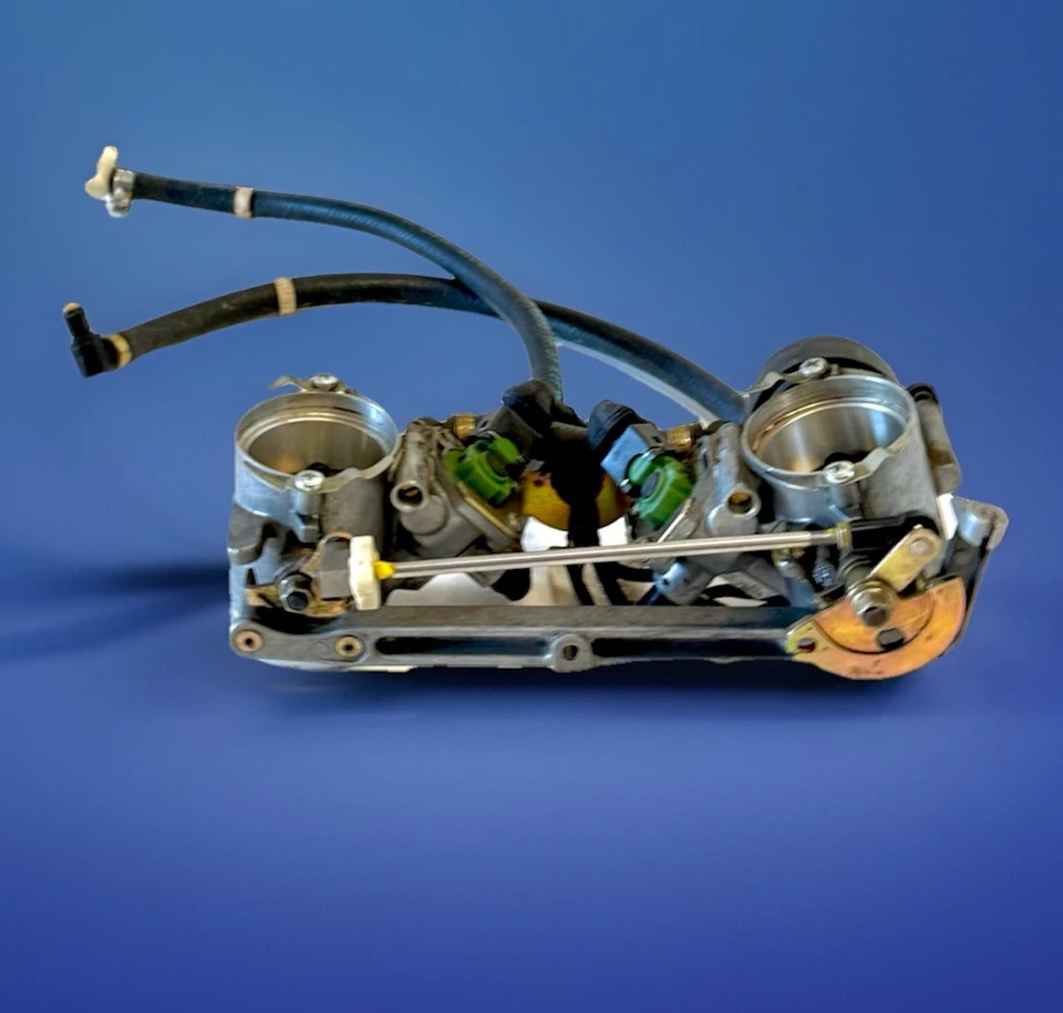 Cuerpos de acelerador originales Ducati 95-02 748 líneas de combustible inyectores y TPS Foto 1 de 4