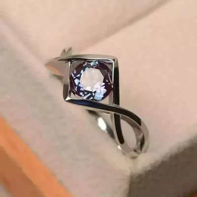 Anillo de compromiso real de piedras preciosas de alejandrita de corte redondo de 1,84 quilates de oro blanco sólido de 14 k Foto 1 de 4