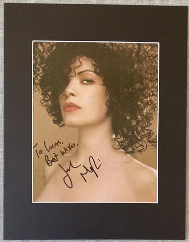 Julianna Margulies Signed In Person 11x14 Matted Autographed Photo - Authentic Cover