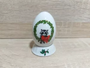 Vintage Porzellan Weihnachtsei süßer Waschbär mit Ständer A.F.B Made in Germany - Bild 1 von 8