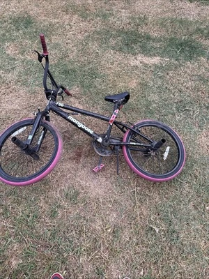 Mongoose R0923WMA 20 inch FSG BMX Womens Bike - Black/Pink - Image 1 of 4