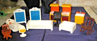 DIVERSOS. MOBÍLIA VINTAGE FISH PRICE PARA CASA DE BONECAS, BEBÊ, BAR-B-Q, CADEIRA DE MESA, FOGÃO - Imagem 1 de 4