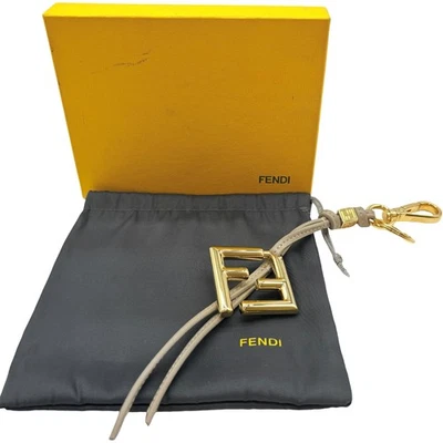 Autêntica Bolsa Berloque FENDI Diamante Couro Dourado #36636213 - Imagem 1 de 4