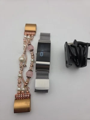 Reloj deportivo Fitbit FB407 Charge 2, tono plateado, correa extra, con cargador.  Foto 1 de 4