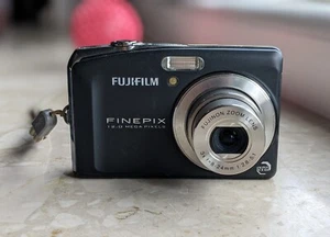FujiFilm FinePix F50fd 12MP Digital Camera Black - Picture 1 of 12